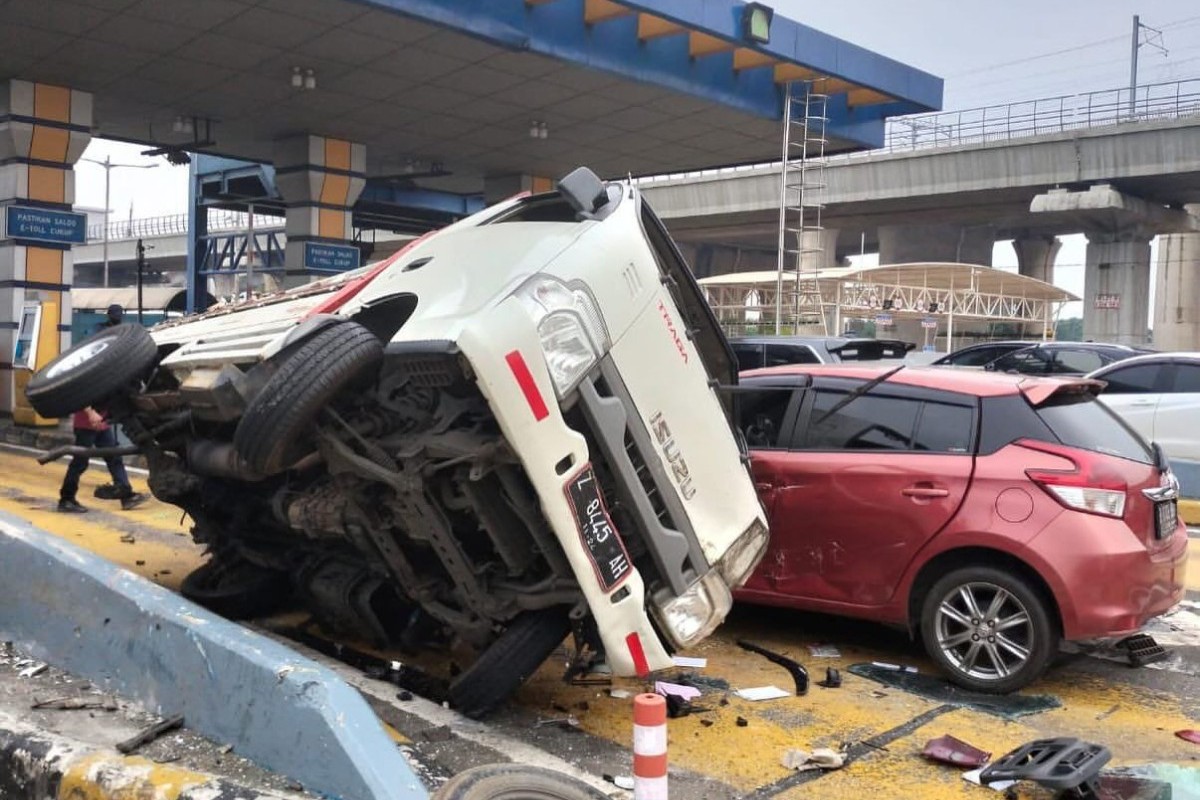 Penyebab Sebenarnya Kecelakaan di Gerbang Tol Halim Jakarta Timur Karena Ugal-ugalan Atau Hal Lain? Begini Penjelasan Lengkap, Kronologi, Apakah Ada Korban?