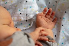 Detik-detik Warga Temukan Bayi di Sekolah SD Bondowoso, Sengaja Dibuang?